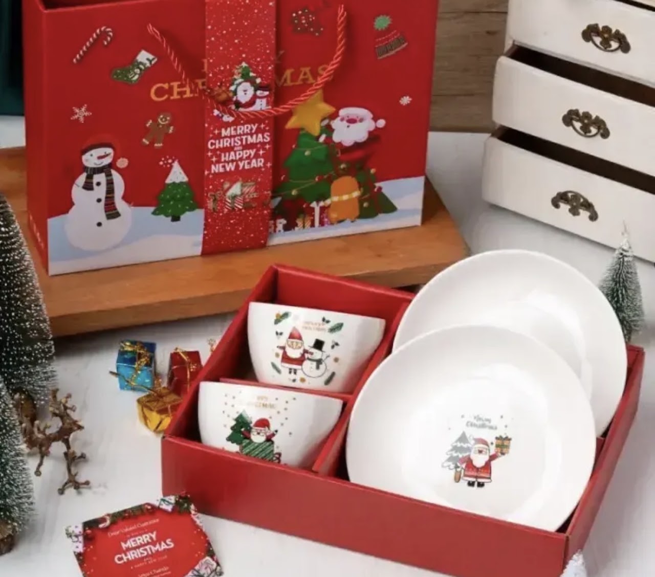 Weihnachtliches Keramik-Geschirrset in Geschenkbox – 4-teilig